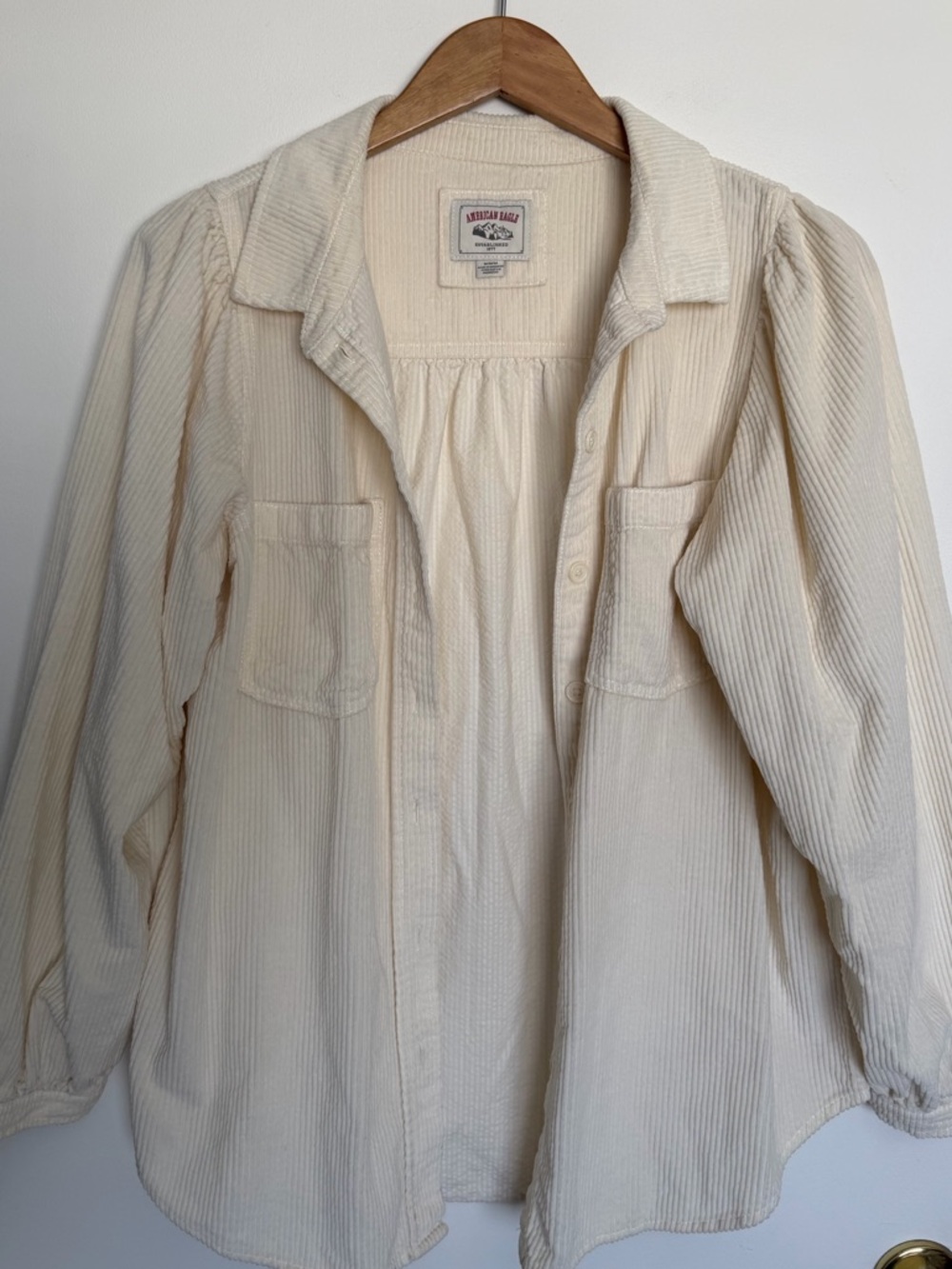 American Eagle Outfitters women’s Cream Corduroy Button-Up Jacket/shirt sz M